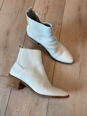 CHINESE LAUNDRY Filip Ankle Boot 8.5